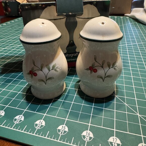 Pfaltzgraff Winterberry Salt & Pepper Shaker Set - Picture 4 of 4